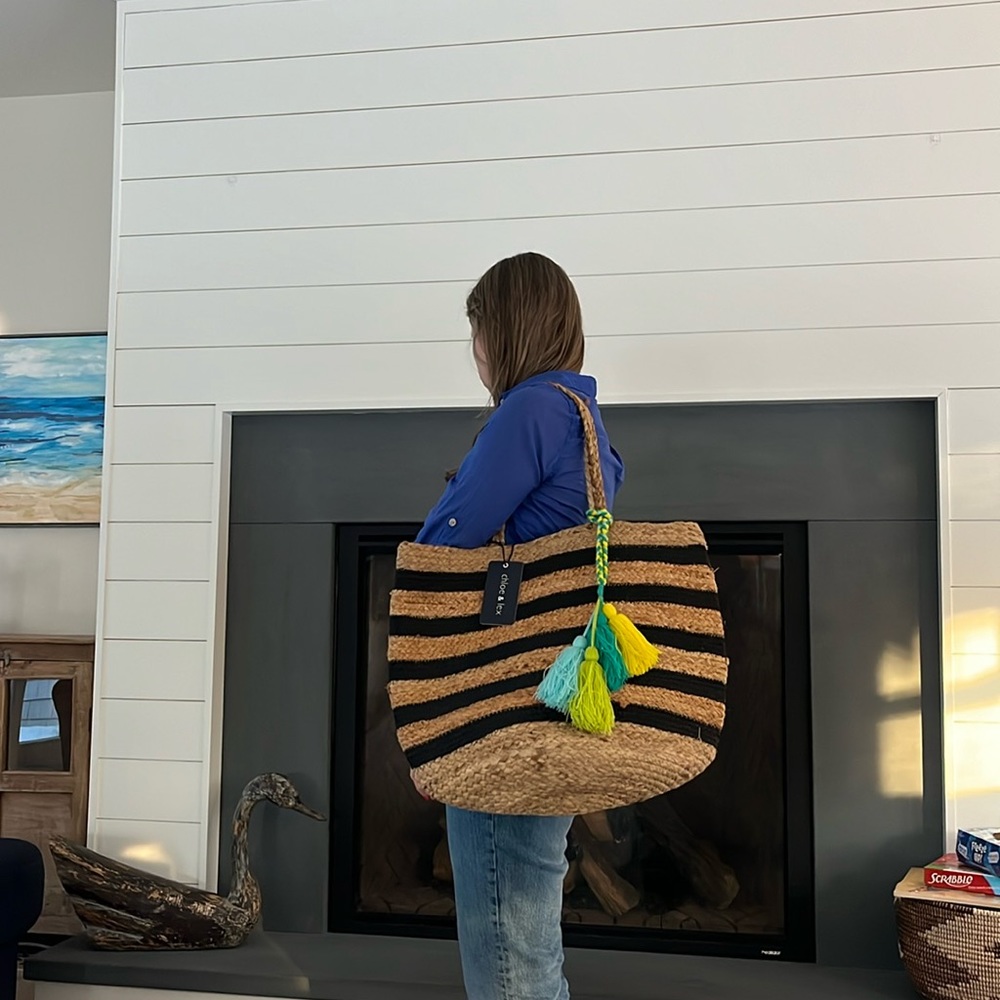 NWT. Chloe & lex. Striped tote bag made of 100% jute. Detachable tassels. Snap.